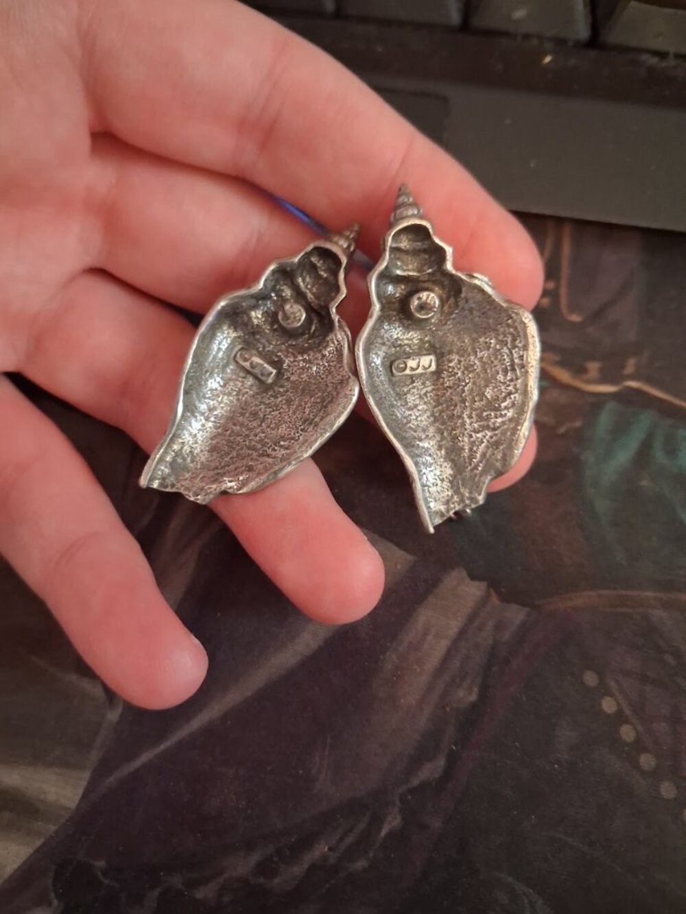 JJ Seashell stud earrings - Picture 3 of 3